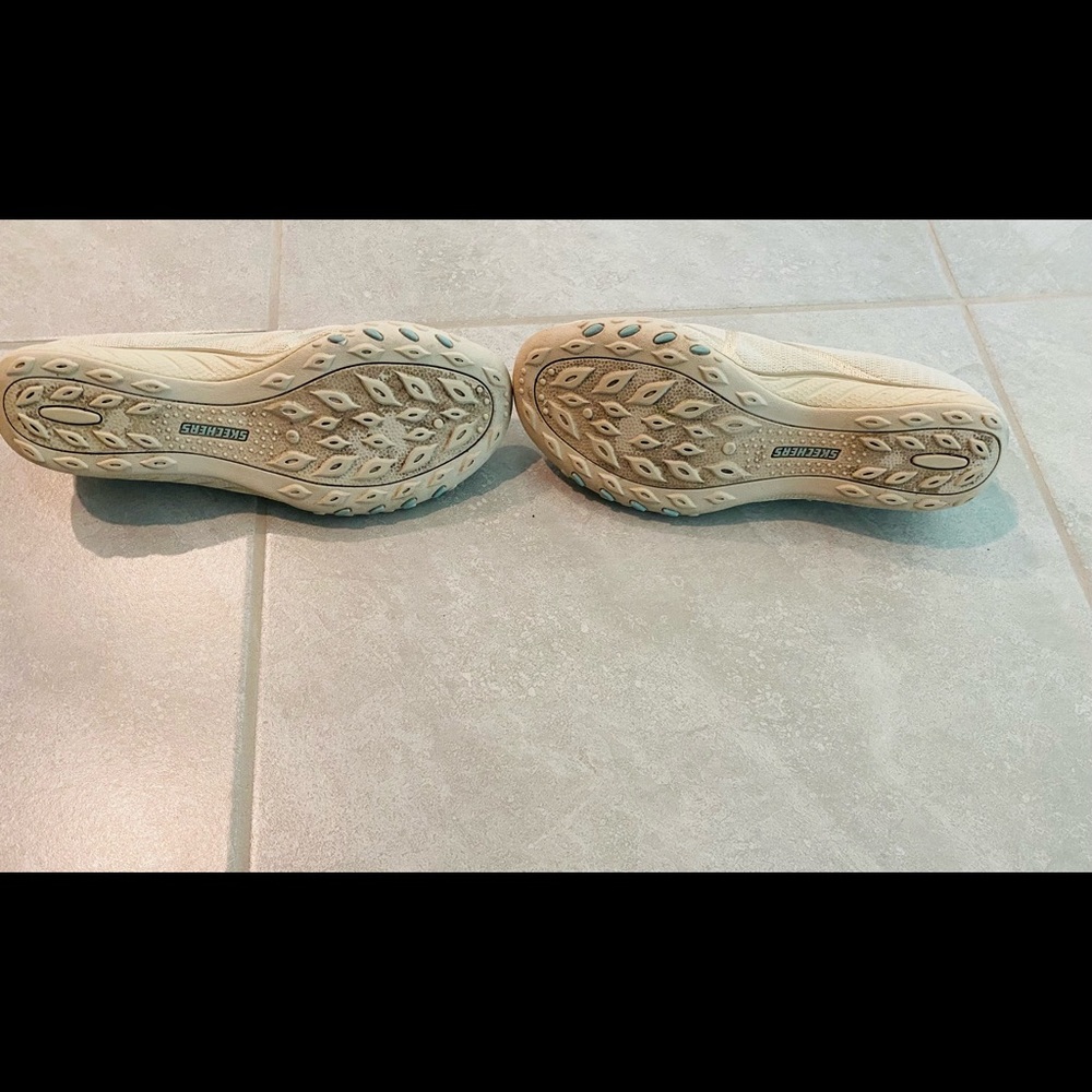 NWOT Skechers - Picture 5 of 5